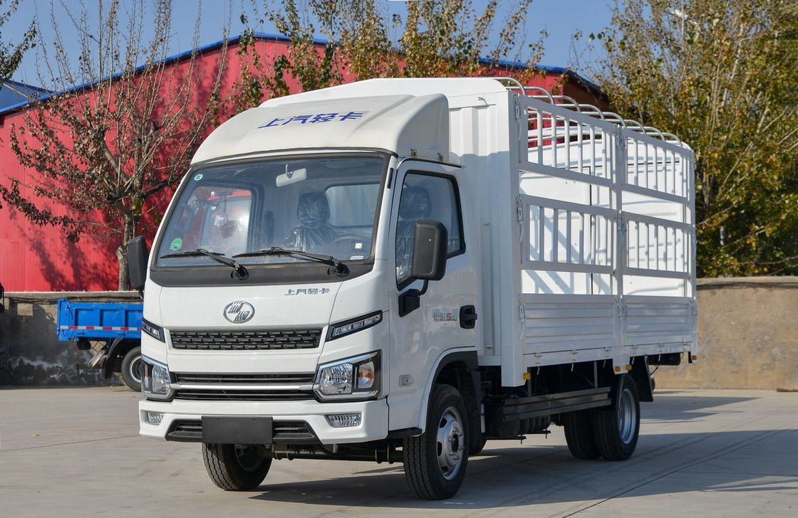 Pequenos caminhões de carga SAIC caminhão leve caixa de vedação 4 metros motor diesel de eixo único 95hp