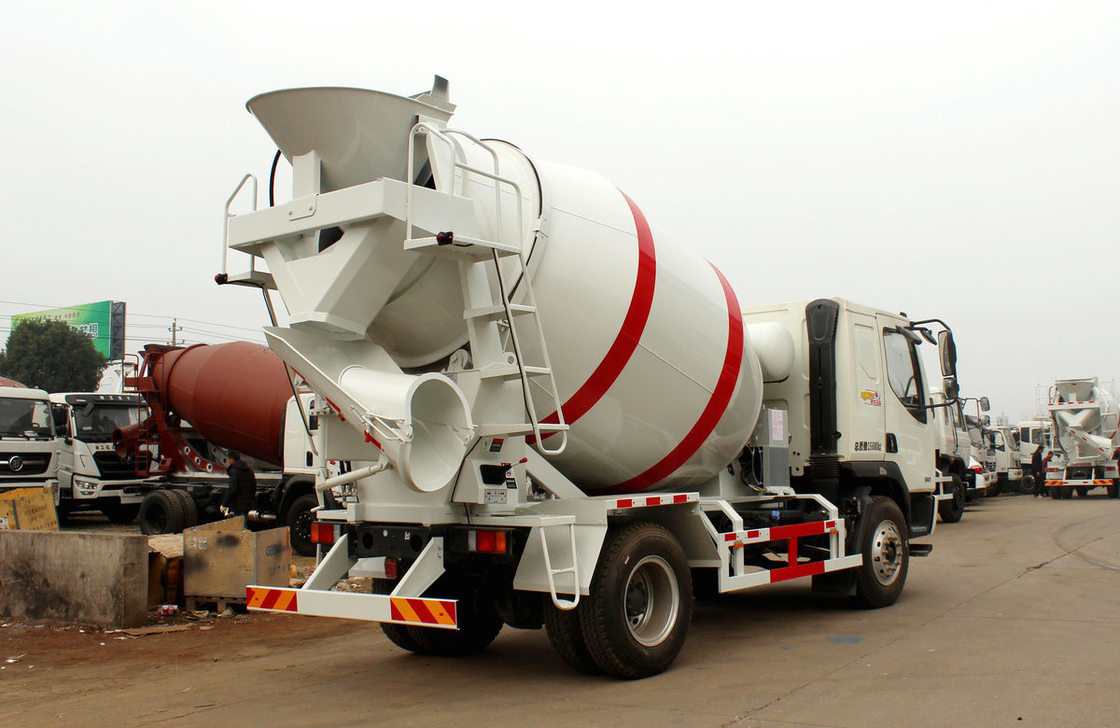 Caminhão de mistura de concreto Liuqi 4 × 2 com 6 pneus Pequeno misturador de cimento 4 cilindros de tanque Capacidade 160 hp