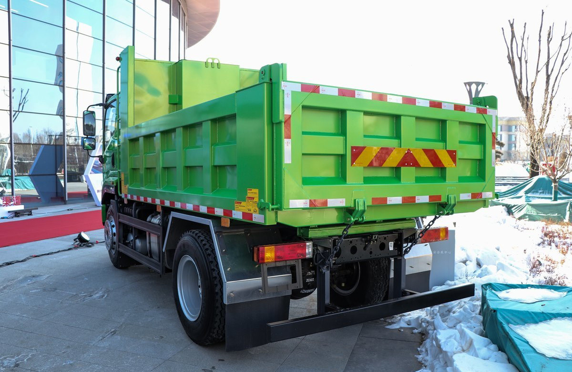 Pequeno camião de 8 toneladas para venda Shacman Tipper 3,75 metros Caixa Single Axle 200L Tanker de petróleo