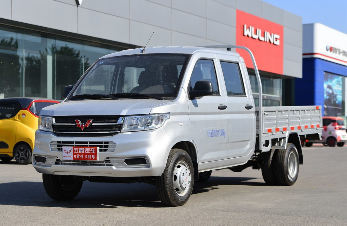 Box Truck Cargo Wuling Light Truck Double Cabin 3350mm Base de rodas 4*2 Drive Mode 6 pneu