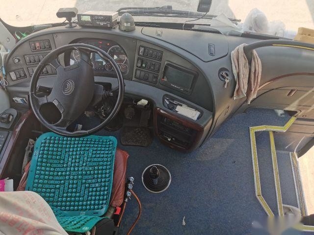 Autocarro de segunda mão Youtong ZK6808 Direção à esquerda 30 lugares Uso de primavera de folha na África