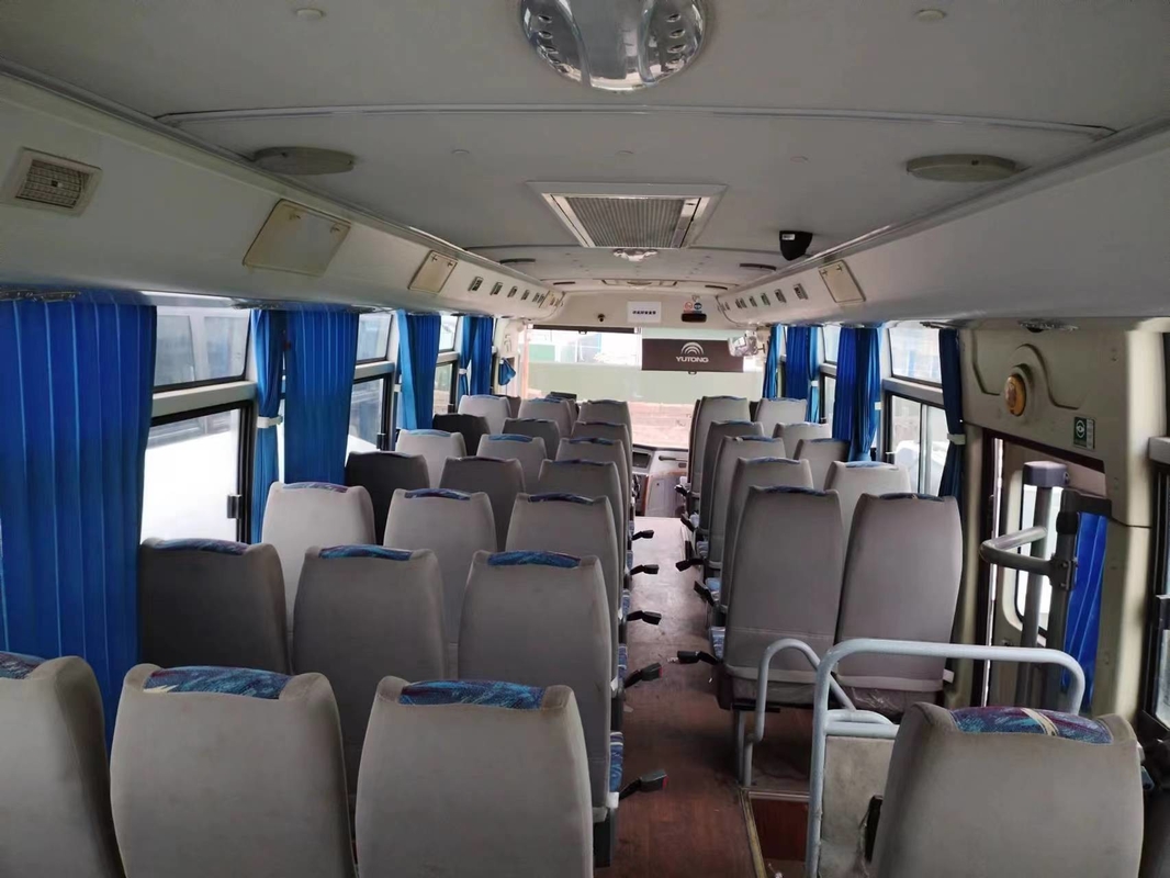 Autocarros usados Yutong 2 por 3 assentos Layout 59 assentos ônibus de segunda mão 2016 ano bom A / C