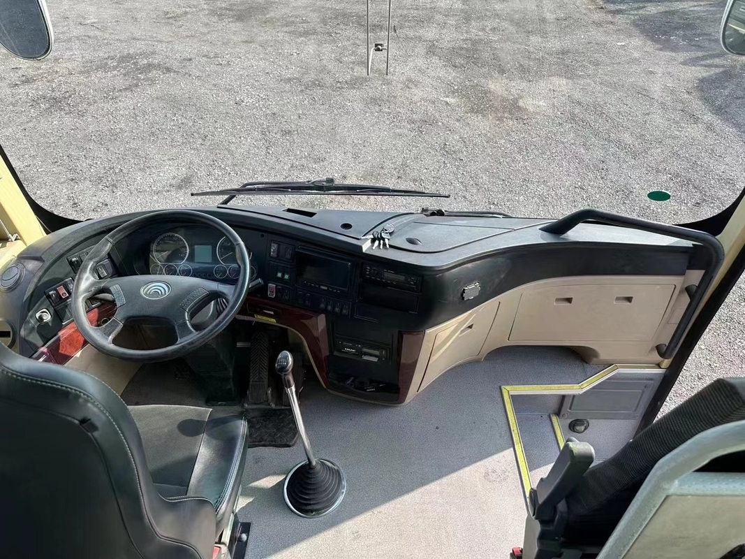 Passageiro usado e viajando 2015 Ano 39 assentos YUTONG Ônibus ZK6876 folha de primavera uso em estrada ruim