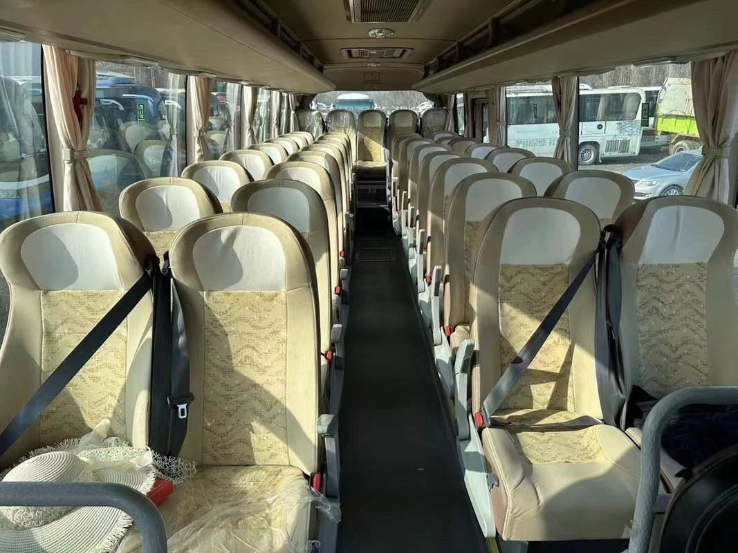 Passageiro usado e viajando 2015 Ano 39 assentos YUTONG Ônibus ZK6876 folha de primavera uso em estrada ruim