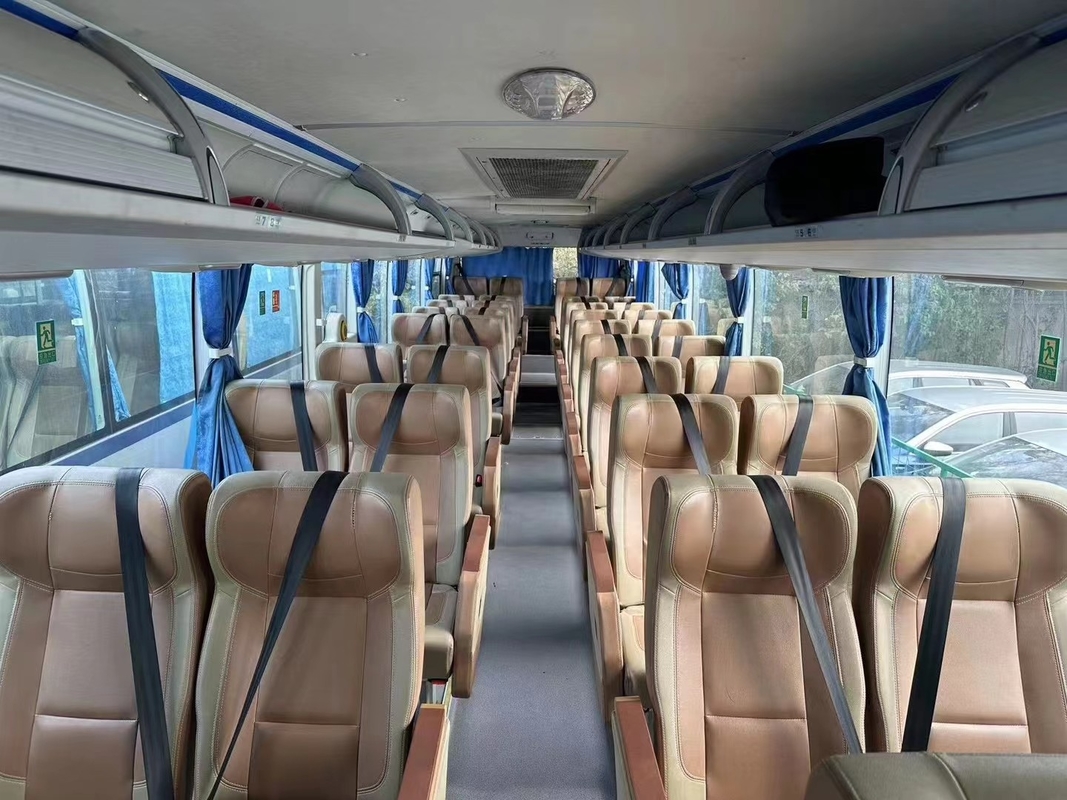 68 lugares 2013 ano Diesel autocarro usado BusZK6122H Com A / C equipado com Euro III padrão de emissões