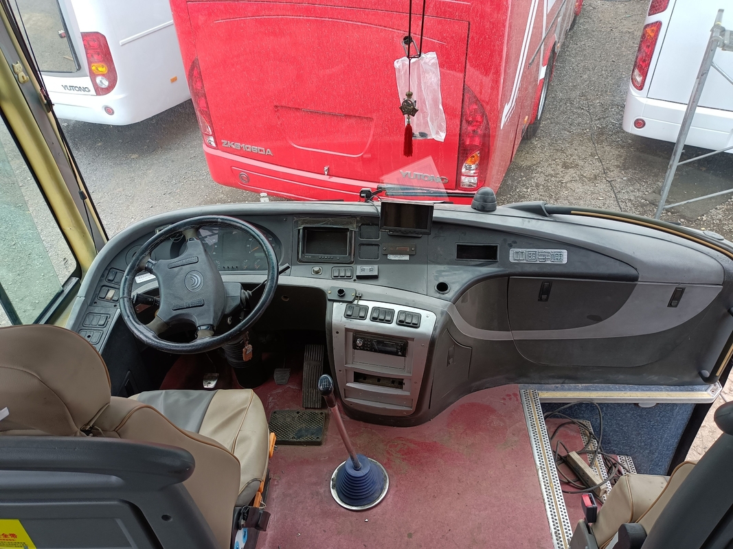 ZK6127 Ônibus de passageiros usados Yutong / ônibus de luxo usados de 66 lugares marca Yutong