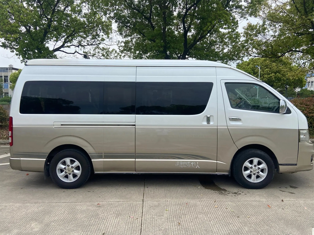 Toyota Hiace Minibus de 13 lugares com direção à esquerda elétrico de porta média Euro 4 Standard Champagne Gold
