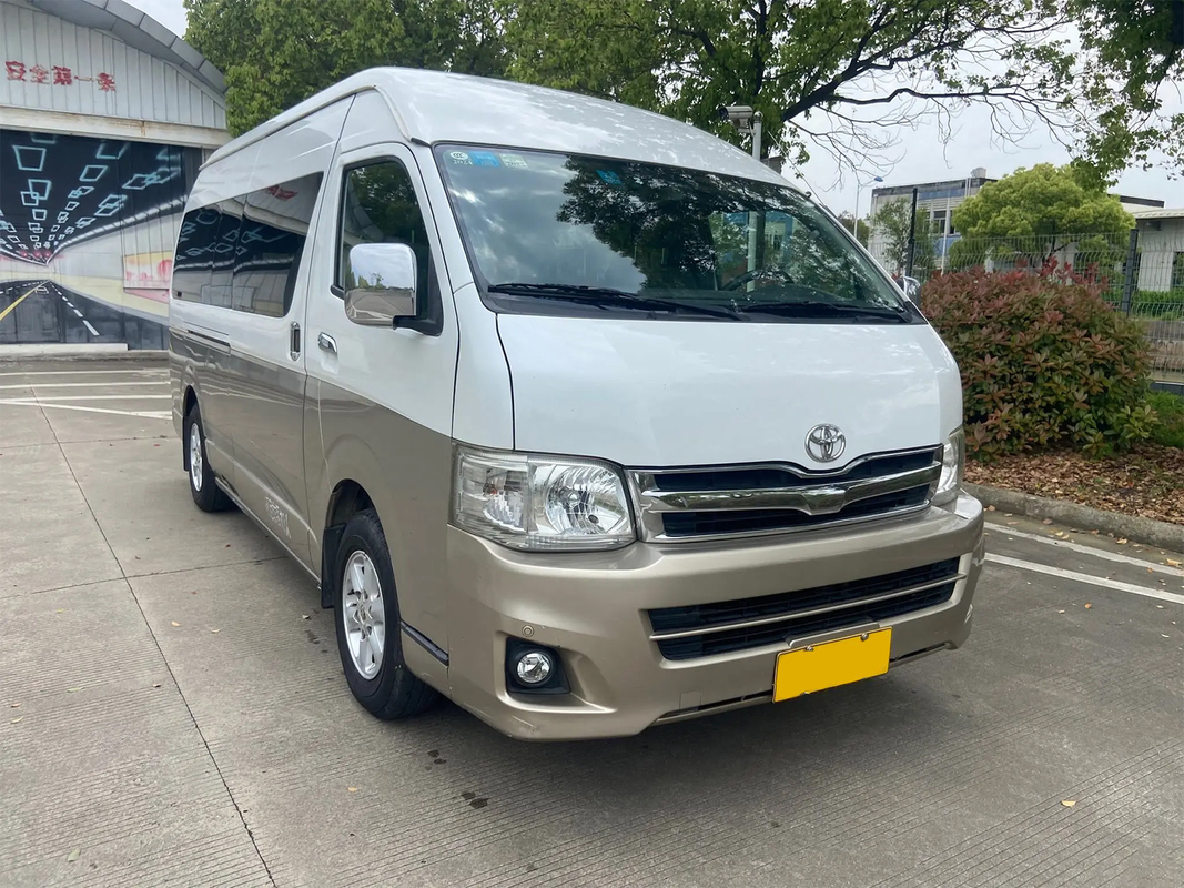 Toyota Hiace Minibus de 13 lugares com direção à esquerda elétrico de porta média Euro 4 Standard Champagne Gold