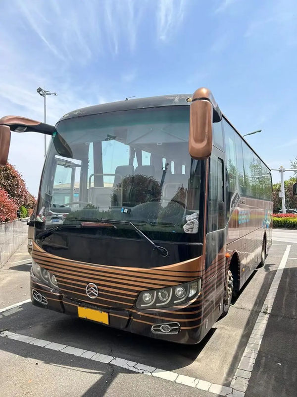 Ônibus de luxo de segunda mão 39 lugares Cor dourado Euro 4 Motor Yuchai Ônibus dourado dragão XML6907