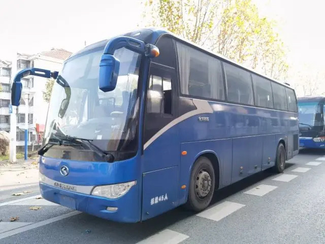 Direção esquerda Espaço grande para bagagem 45 lugares Grande KingLongo ônibus de passageiros usado
