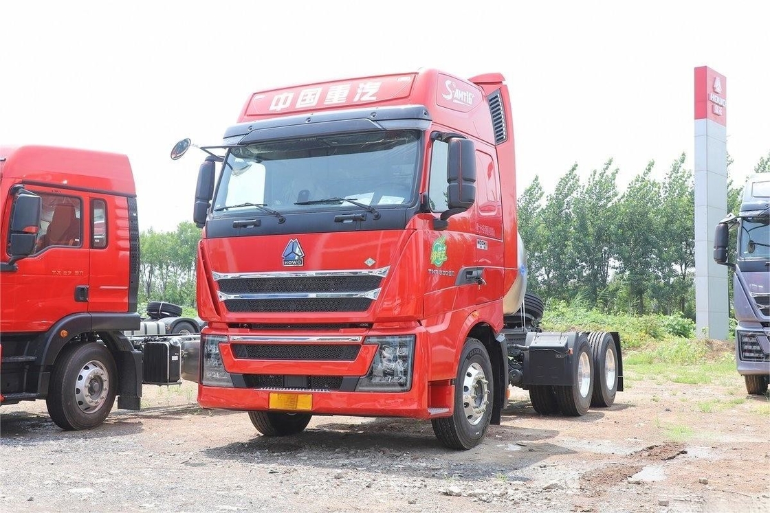 HOWO caminhão pesado 530 cavalos de potência 6X4 nacional VI LNG Trator caminhão sudário lado defletor de ar