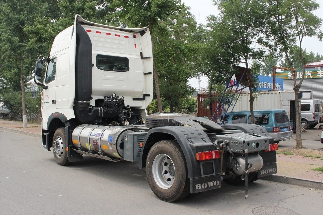Meia fila de assentos HOWO T7H caminhão pesado de telhado alto defletor painel de vento lateral 440 HP 4X2 trator de GNL