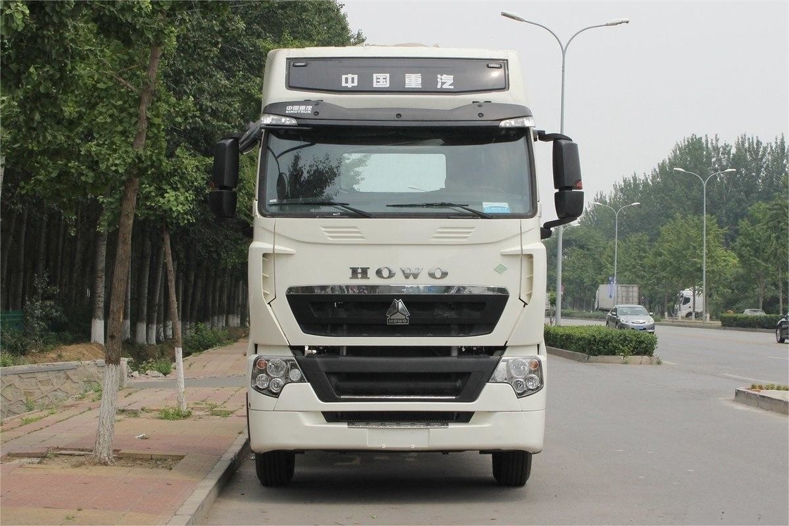 Meia fila de assentos HOWO T7H caminhão pesado de telhado alto defletor painel de vento lateral 440 HP 4X2 trator de GNL