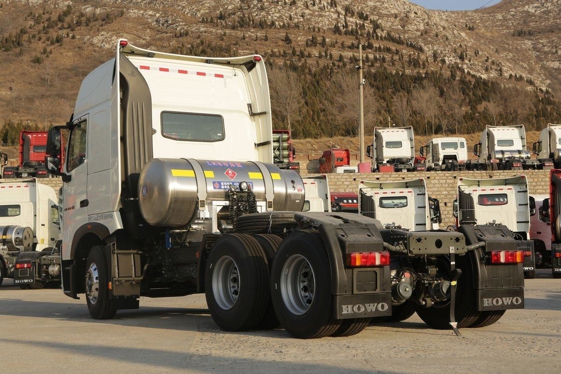 HOWO caminhão pesado defletor de vento lateral 440HP 6X4 LNG National VI Tractor (13T eixo traseiro)