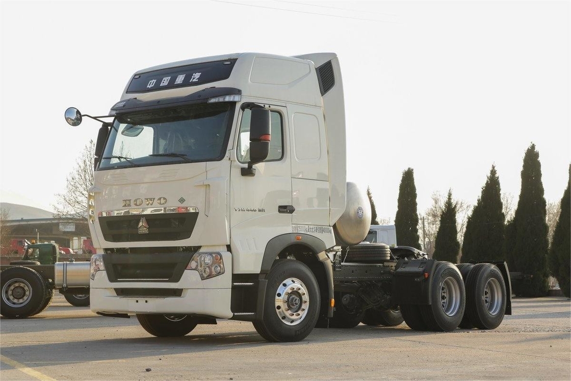 HOWO caminhão pesado defletor de vento lateral 440HP 6X4 LNG National VI Tractor (13T eixo traseiro)