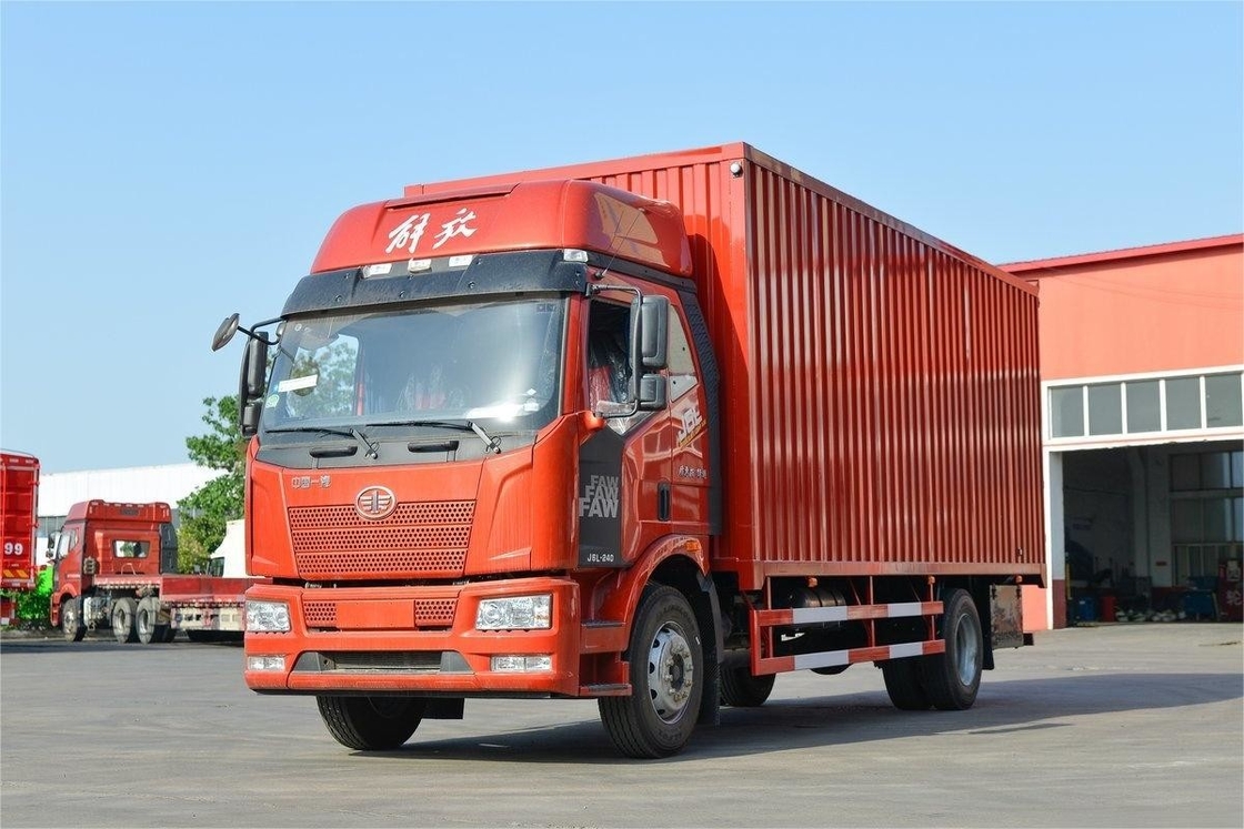 FAW J6L Single Axle Jiefang Medium Truck 240HP 4X2 8-Speed 6.8m Van Truck Porta lateral