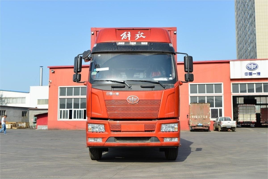 FAW J6L Single Axle Jiefang Medium Truck 240HP 4X2 8-Speed 6.8m Van Truck Porta lateral