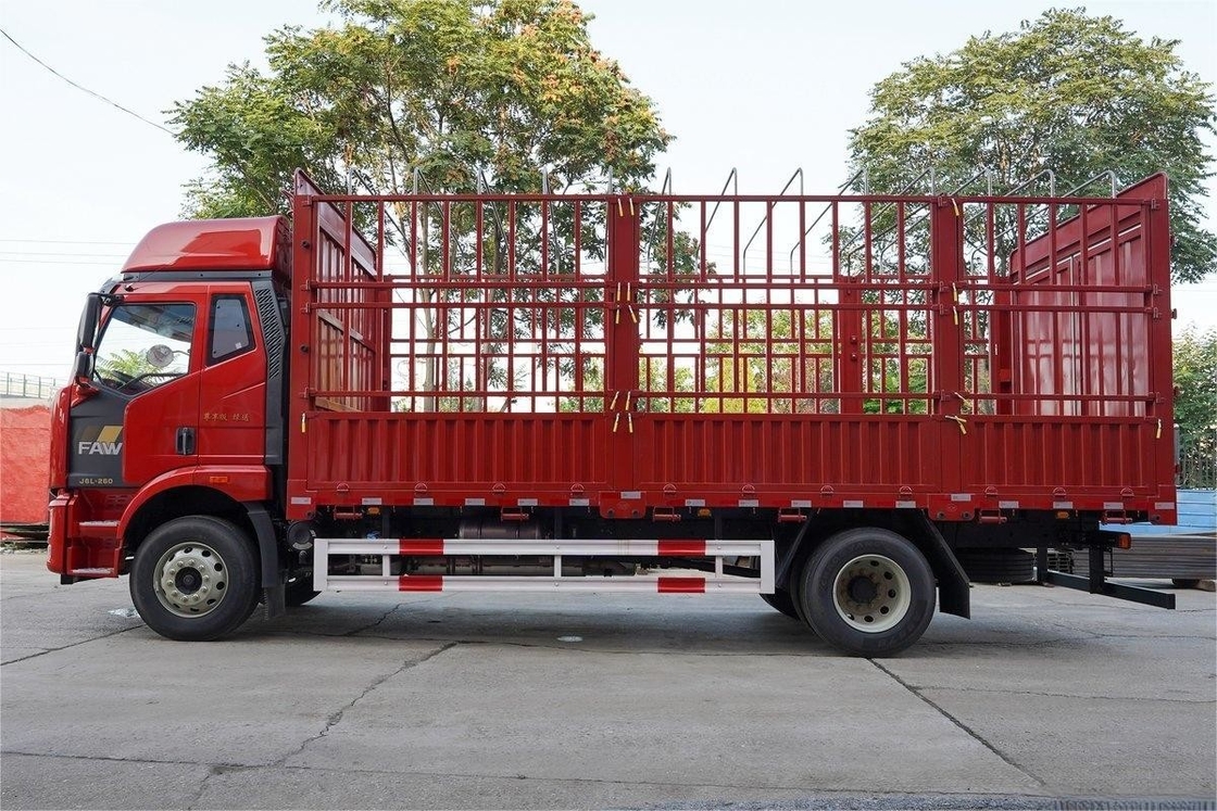 FAW Jiefang Camião de linha única e meio assento 260HP Diesel de 8 velocidades 4X2 6.75m Camião de cerca