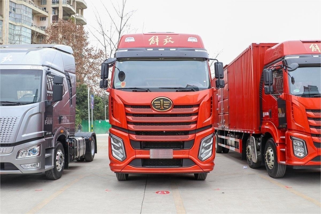 FAW Jiefang Fence Truck Large Row Half Seat 560HP 8X4 9.4m AMT Transmissão automática