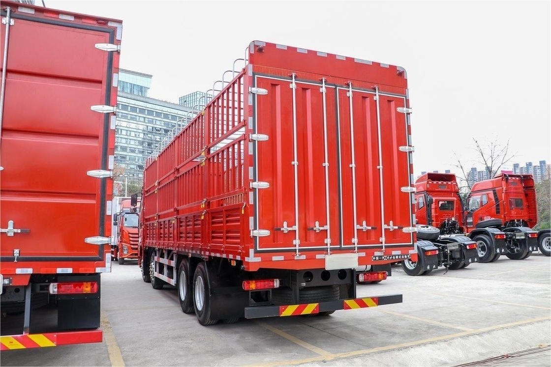 FAW Jiefang Fence Truck Large Row Half Seat 560HP 8X4 9.4m AMT Transmissão automática