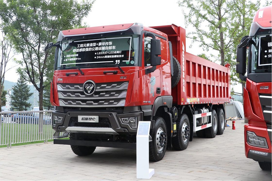 Foton Dump Truck 15 toneladas 580 cavalos 8X4 7.6M Corpo vermelho Duplo eixo traseiro Caixinha de carga em forma de U