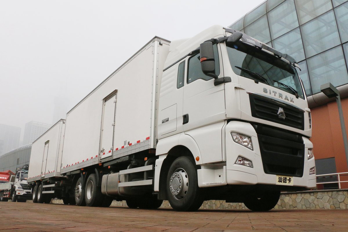 Linha única de meias cadeiras manual 16 marchas Diesel 480HP 6 * 2 centro do eixo removível SITRAK Van Truck