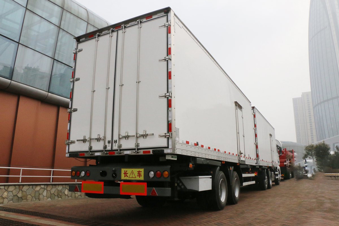 Linha única de meias cadeiras manual 16 marchas Diesel 480HP 6 * 2 centro do eixo removível SITRAK Van Truck