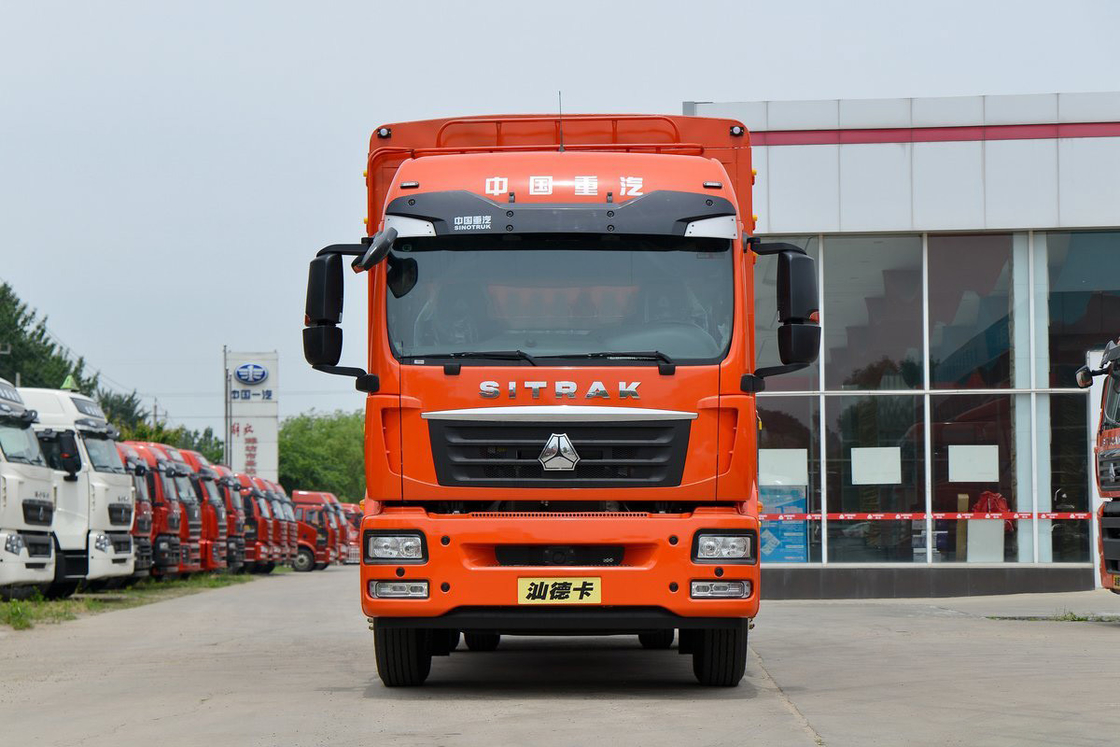 Corpo laranja AMT Deflector de ar de telhado alto Diesel 8 velocidades 250HP 6.8m Sitrak Fence Truck