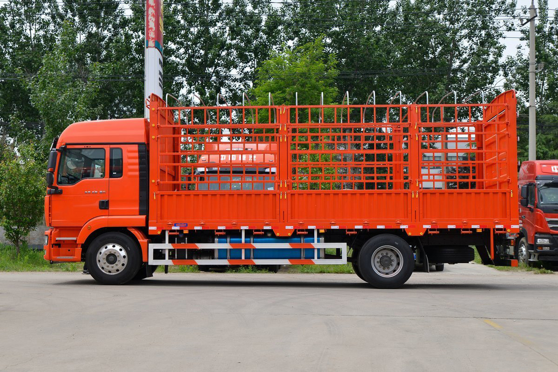 Corpo laranja AMT Deflector de ar de telhado alto Diesel 8 velocidades 250HP 6.8m Sitrak Fence Truck