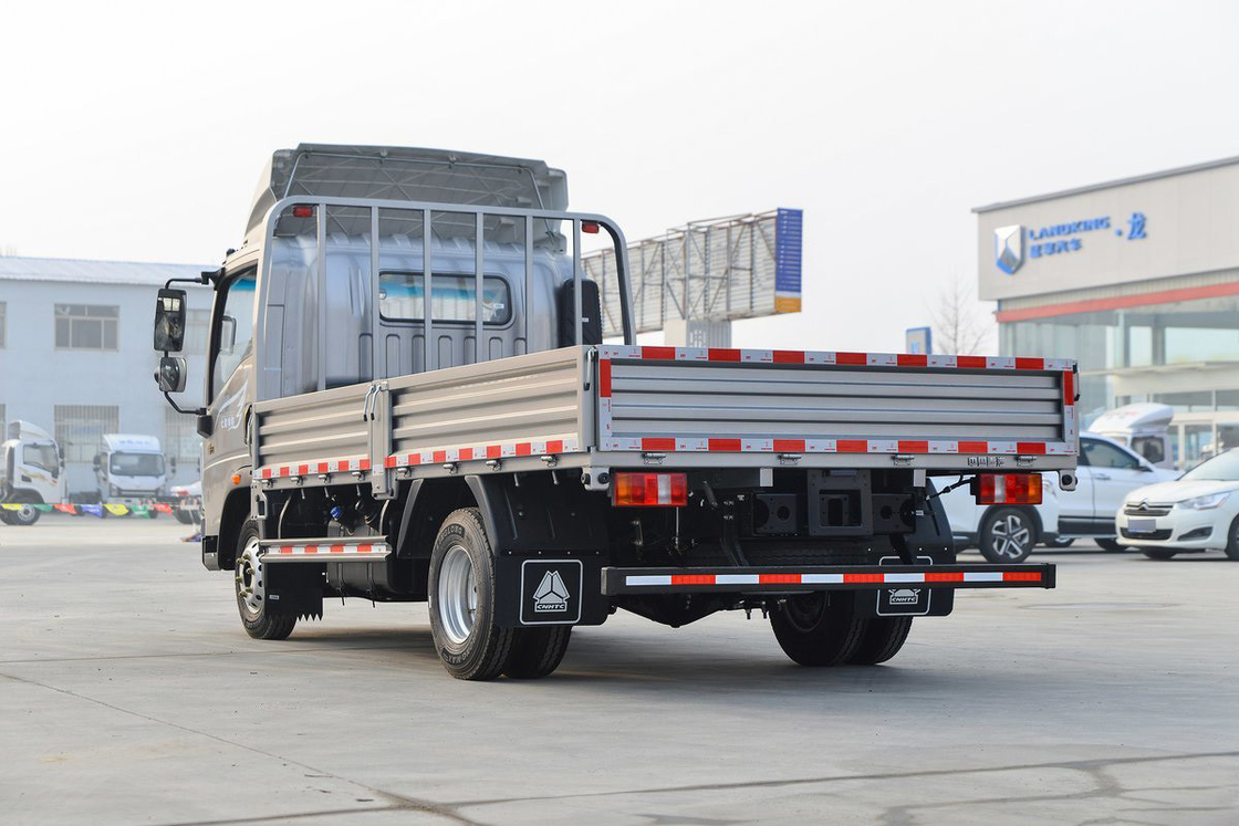 Sinotruk Howo caminhão leve série Titan 150HP 4,15m Single Row Fence Corpo Prateado Assentos de linha única