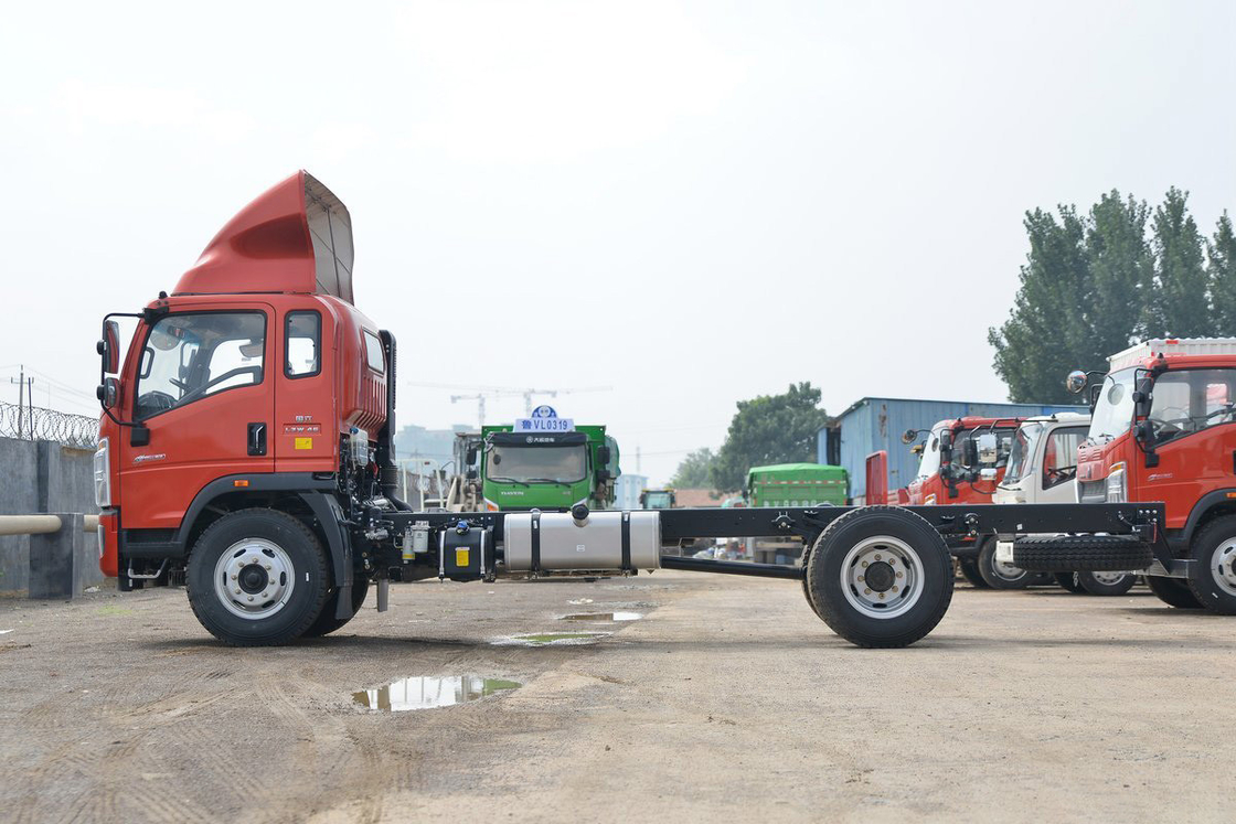 Sinotruk Deflector de teto alto 190hp Howo Truck Chassis pode ser instalado com 5.75m Truck de vedação