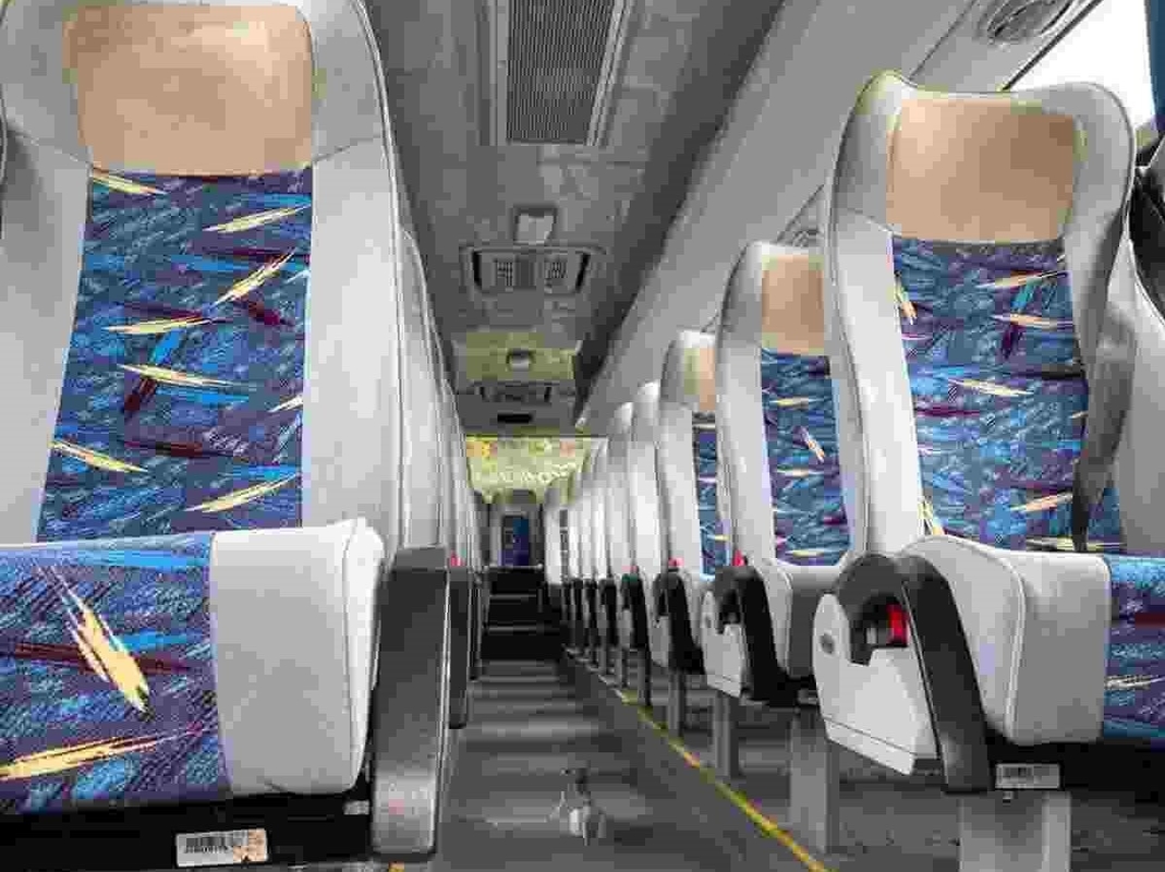 Luxo Usado YUTONG Ônibus 2015 Ano Euro-IV Emissão 51 assentos Compartimento de bagagem grande