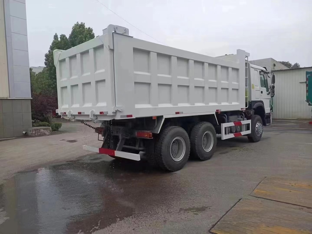 Sinotruk Howo 6x4 Camião Euro 2 Camião de descarregamento Single Sleeper 20-40 toneladas Carga útil Primavera folha