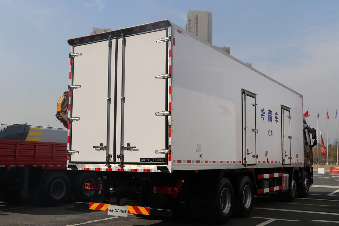 FAW Jiefang CA5320 J6P caminhão pesado refrigerado caminhão diesel 12 marchas 420 HP 8X4 9.2m caixa de carga três portas