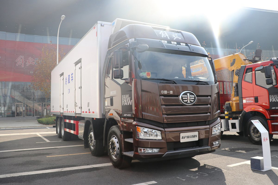 FAW Jiefang CA5320 J6P caminhão pesado refrigerado caminhão diesel 12 marchas 420 HP 8X4 9.2m caixa de carga três portas