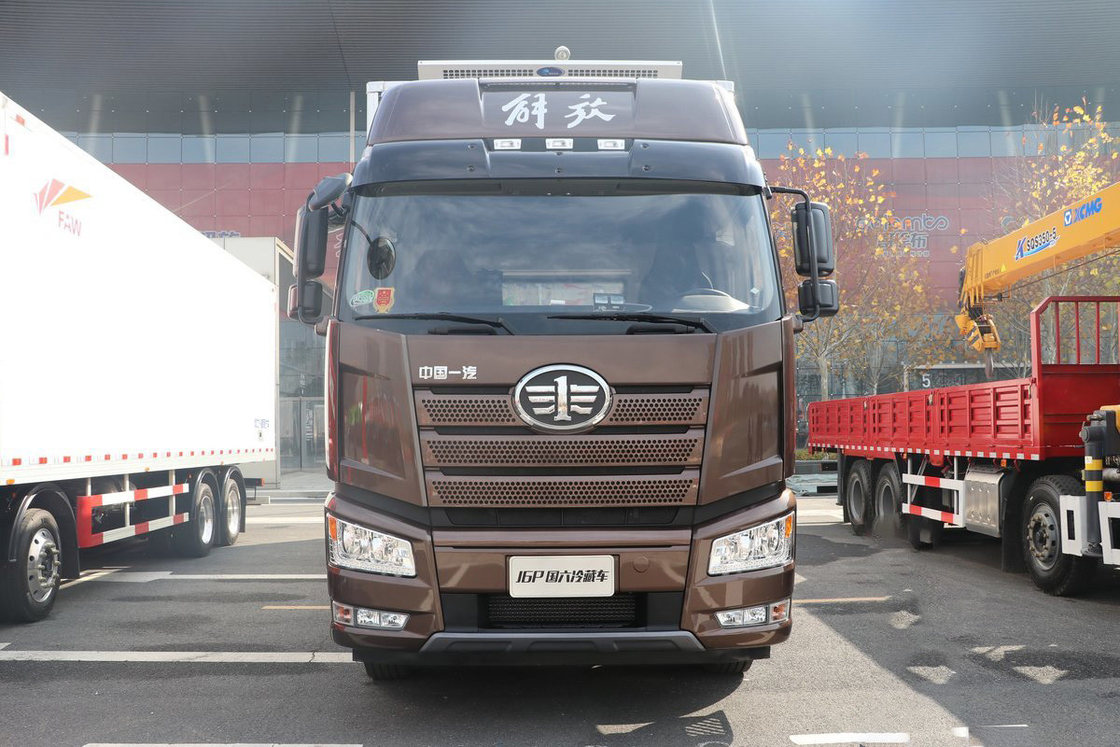 FAW Jiefang CA5320 J6P caminhão pesado refrigerado caminhão diesel 12 marchas 420 HP 8X4 9.2m caixa de carga três portas