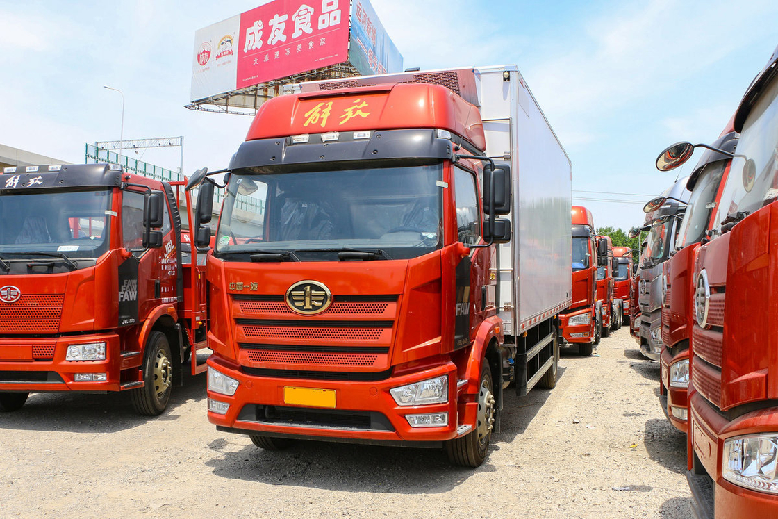 FAW Jiefang CA5180 J6L camião refrigerado diesel 240HP 4X2 6m caixa de carga portas laterais duplas e porta lateral única