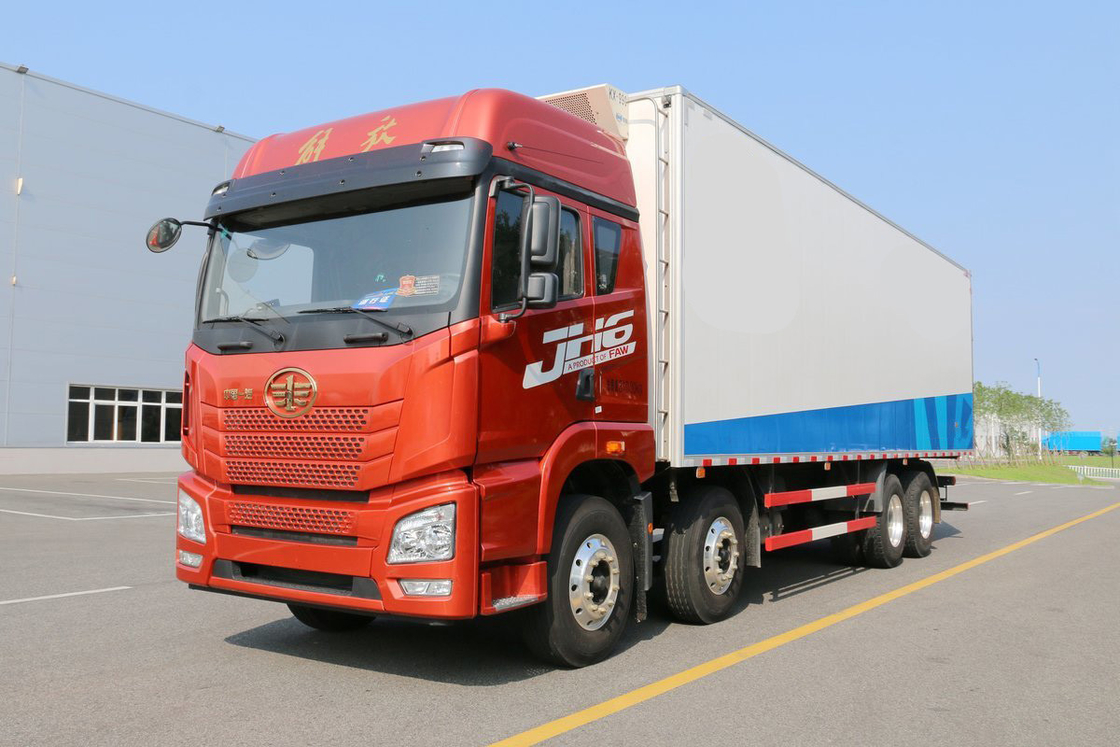 Qingdao Jiefang CA5310 JH6 Diesel 12 Gear 400 HP 8X4 Deflector de telhado alto 9,4m Caminhão refrigerado
