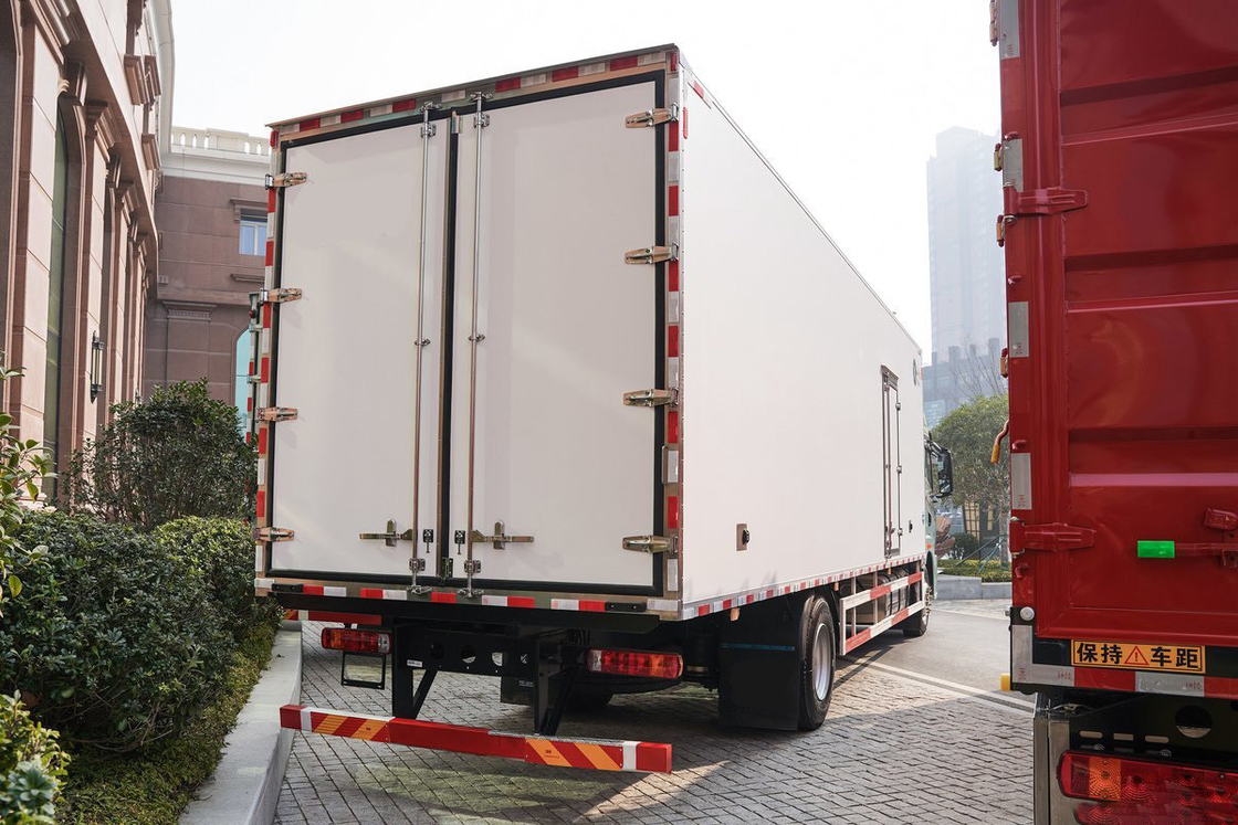 Qingdao Jiefang CA5181 JH6 Meia fileira de assentos Diesel 10 velocidades 350 HP 4X2 9,7m AMT Automático Caminhão Refrigerado