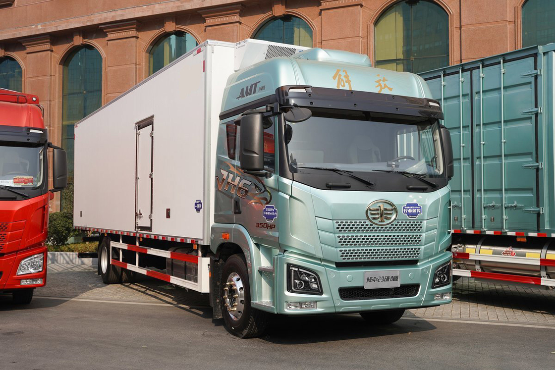 Qingdao Jiefang CA5181 JH6 Meia fileira de assentos Diesel 10 velocidades 350 HP 4X2 9,7m AMT Automático Caminhão Refrigerado