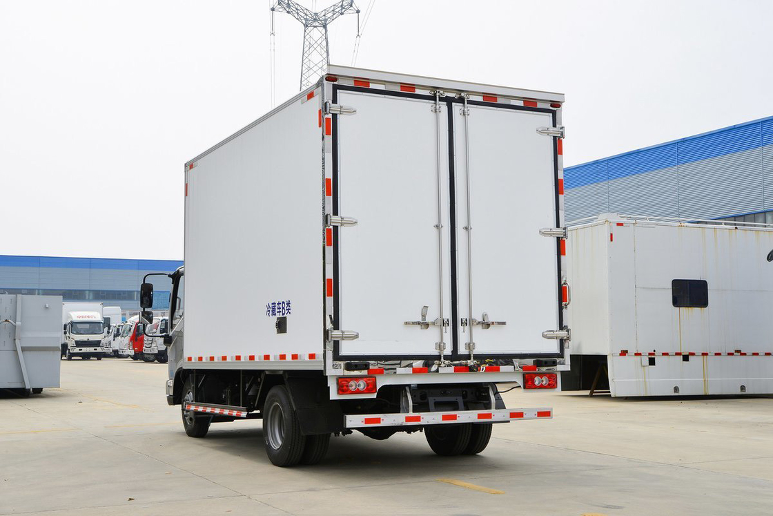 158HP 4X2 Assentos em fila única Seis marchas 4,08m Portas duplas Caixa de carga branca Foton BJ5048 Caminhão refrigerado