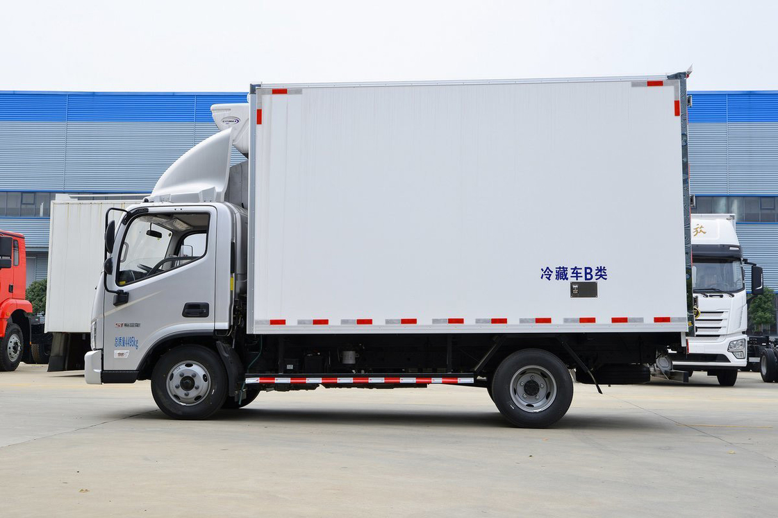 158HP 4X2 Assentos em fila única Seis marchas 4,08m Portas duplas Caixa de carga branca Foton BJ5048 Caminhão refrigerado