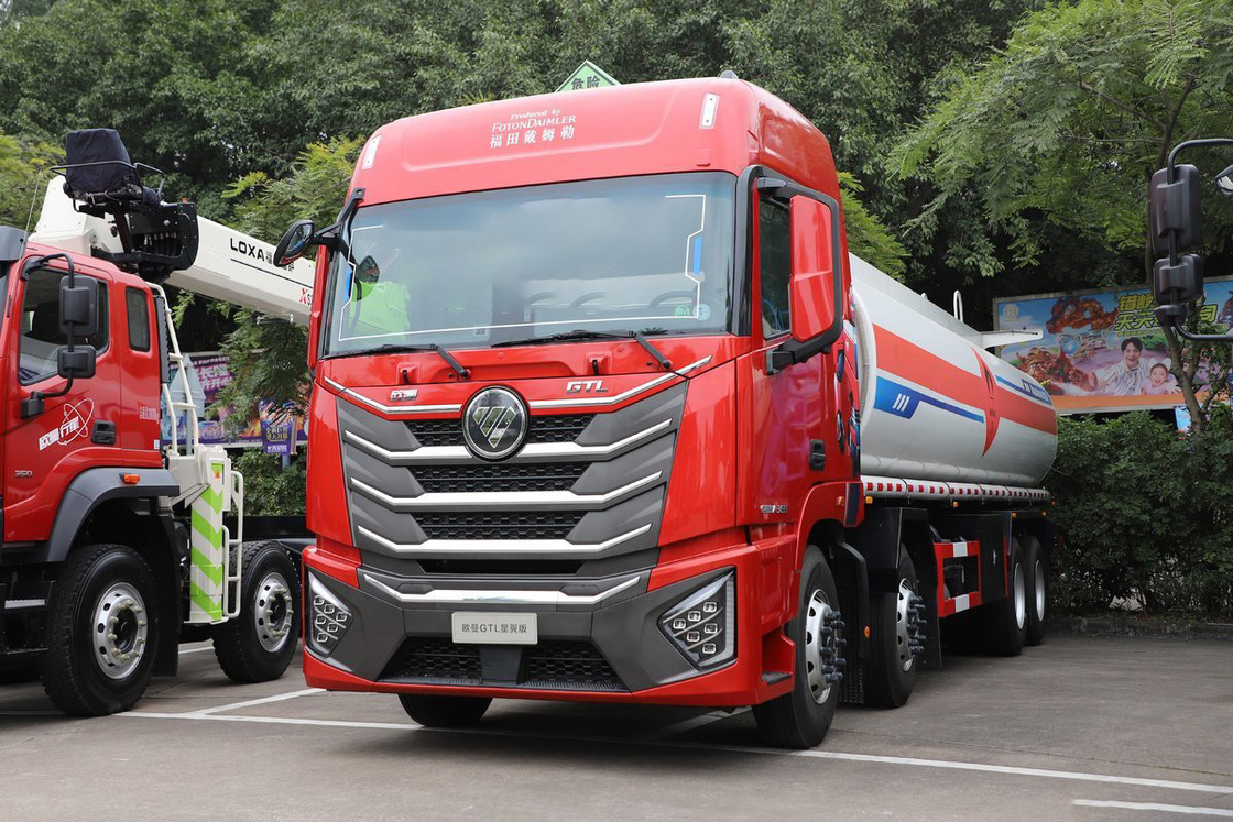 Auman HFV5320 GTL Meia fila de assentos Diesel de 12 velocidades 360HP 8X4 Tanque de combustível 30m3 Foton Oil Tanker Truck