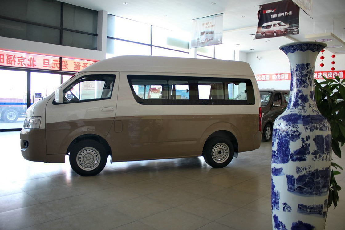 Minibus Foton usado 2022 Edição comercial Manual a gasolina 5 velocidades 160 CV 10 lugares Porta deslizante à direita