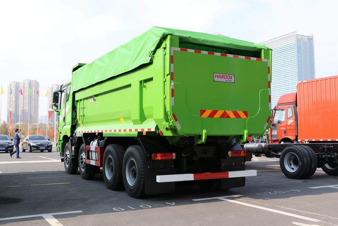 Qingdao Jiefang Dump Truck JH6 Heavy Truck Diesel 400HP Assento de meia fileira 8X4 5,8m Container de depósito traseiro