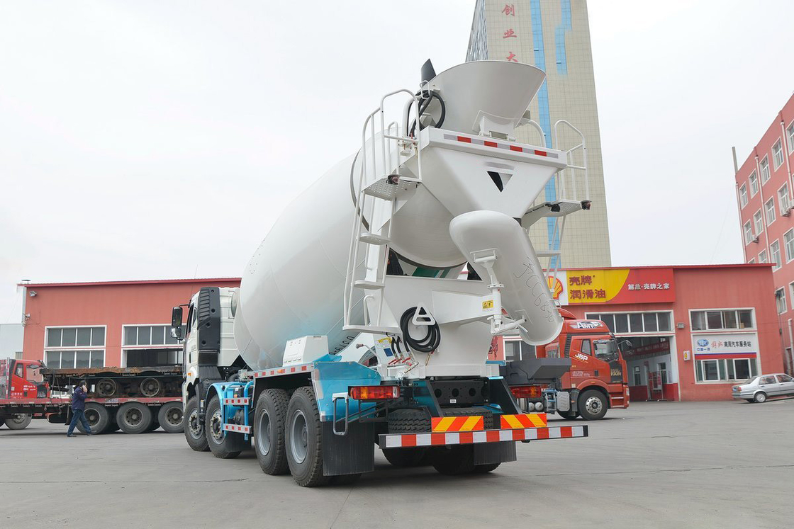 J6P 375HP 8X4 totalmente flutuante Flat Top Half Displacement 7,86m3 FAW Jiefang caminhão de mistura de concreto