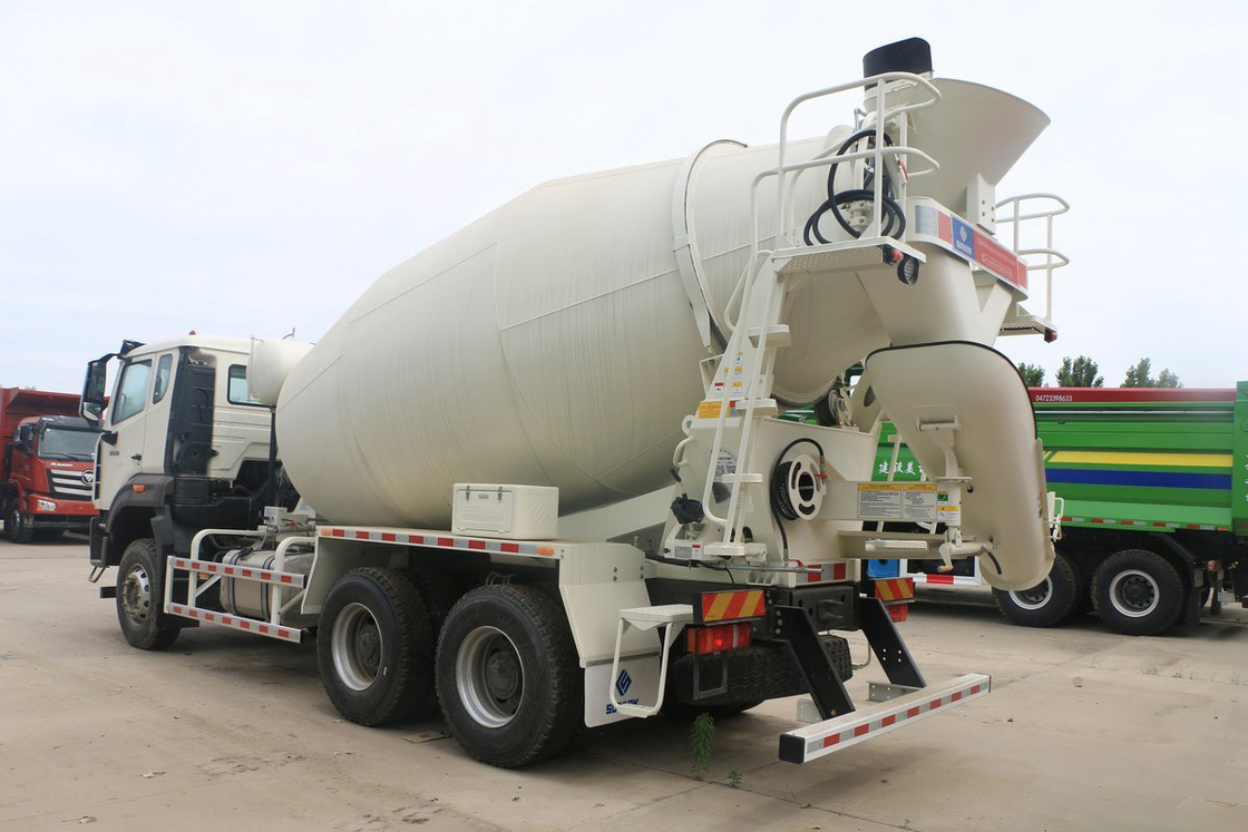 Sinotruk Haohan N7G Flat Top Half Row Assentos 380 cavalos de potência Automático Ar condicionado 6X4 caminhão misturador de concreto