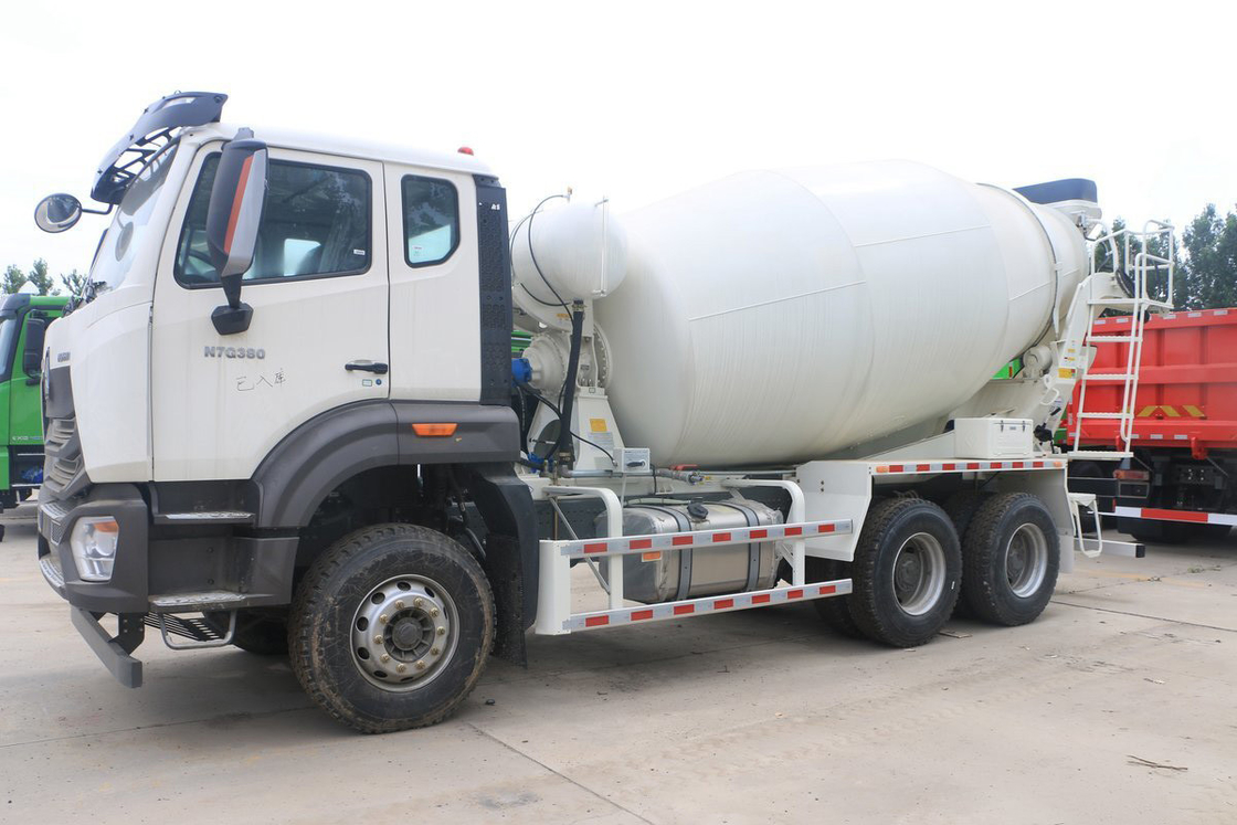 Sinotruk Haohan N7G Flat Top Half Row Assentos 380 cavalos de potência Automático Ar condicionado 6X4 caminhão misturador de concreto