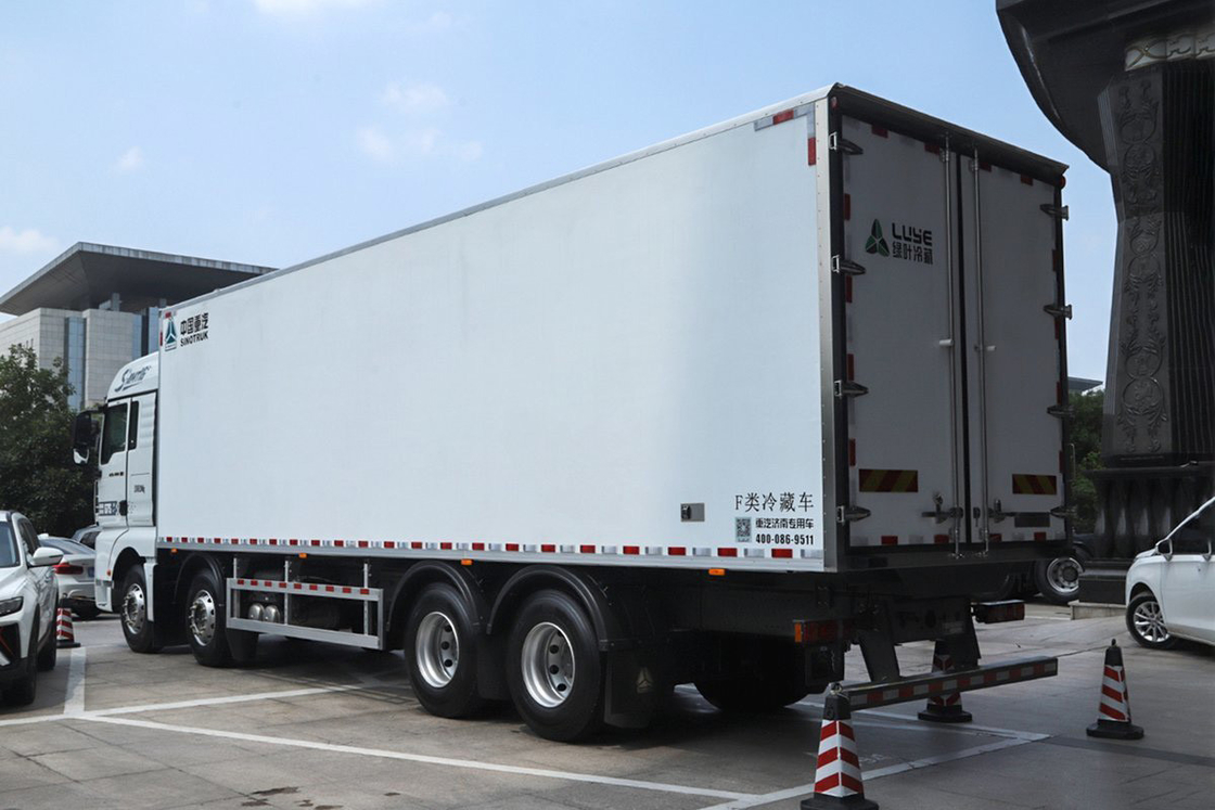 SITRAK ZZ5326 G7S Diesel de 16 velocidades 490HP 8X4 9,45m AMT Automático Sinotruk Caminhão Refrigerado