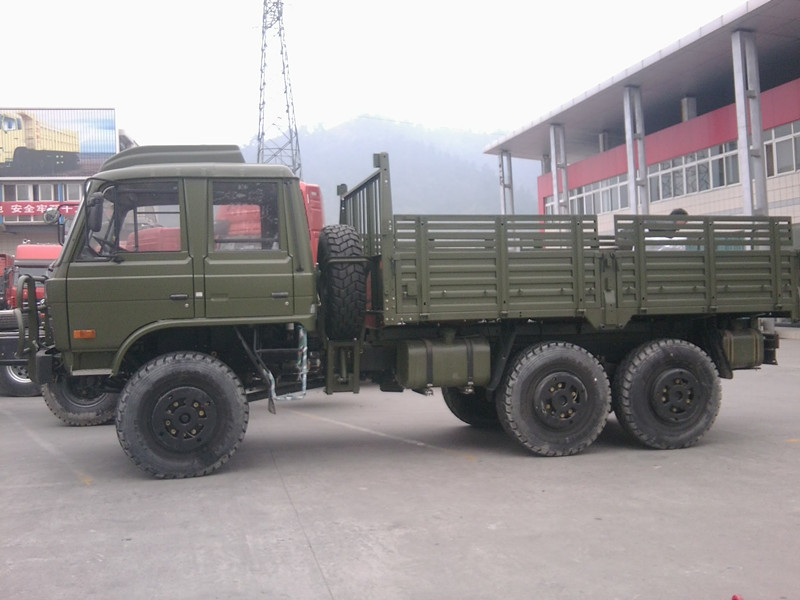 Caminhão de carga de 20 toneladas Off Road 6*6 Olive Green Dongfeng Tianjin Caminhão de cama plana Cummins Motor